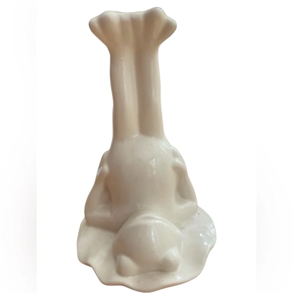 Three resin frog figurines two white similar, third frog legs up different cream - Picture 9 of 15